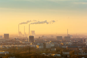 Deutschland, Baden-Württemberg, Karlsruhe, Blick vom Karlsruher Hausberg, dem Turmberg. Deutschland, Baden-Württemberg, Karlsruhe, Blick vom Karlsruher Hausberg, dem Turmberg.